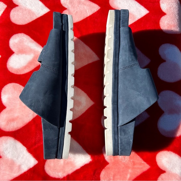 Sandals - Picture 3 of 4